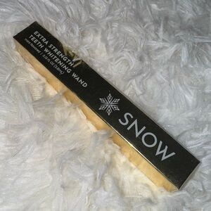 NWB SNOW Extra Strength Teeth Whitening Gold Wand Serum
